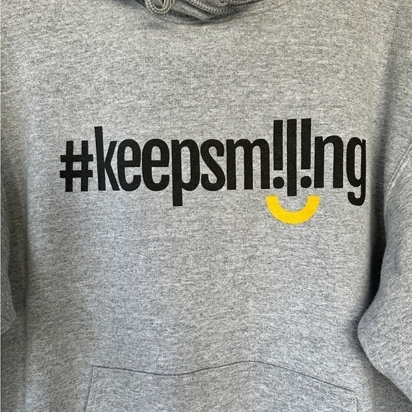 PORT & COMPANY, ADULT UNISEX, CORE FLEECE, PULLOVER HOODIE. GREY COLOR. SIZE M - Picture 2 of 5